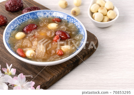 白木耳 銀耳 蓮子 紅棗 枸杞 湯 甜湯 snow fungus soup トレメラスープ 70853295