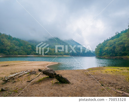 Drizzle Lake Karikomi (Oku-Nikko, Tochigi) 70853328