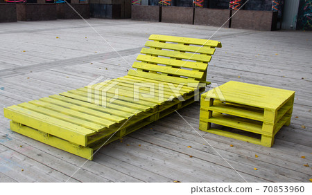 sun lounger made of wood and pallet	 70853960
