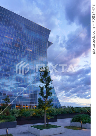 Before Dawn @ Kahala Hotel 70854478