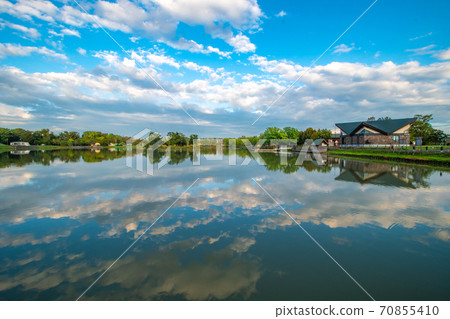 鶴丸公園的藍天和倒影 70855410