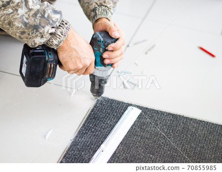 Repair with a drill and screw. Repair with a drill and screw. 70855985