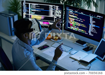 Programmer testing VR app 70856168