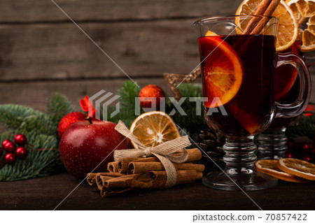 Mulled wine for Christmas Mulled wine for Christmas 70857422