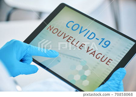 doctor and text covid-19 new outbreak in french doctor and text covid-19 new outbreak in french 70858068