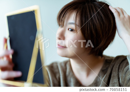 穿房間的女人 70858151