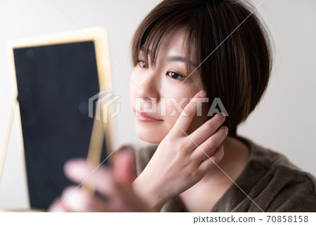 穿房間的女人 70858158