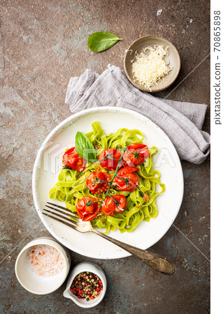 Pasta with cherry tomatoes Pasta with cherry tomatoes 70865898