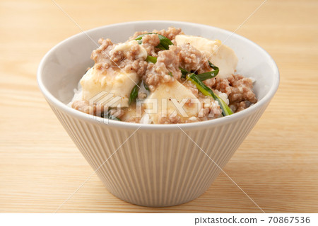 豆腐和碎肉soboro烤碗 70867536