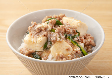 豆腐和碎肉soboro烤碗 豆腐和碎肉soboro烤碗 70867537