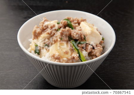 豆腐和碎肉soboro烤碗 豆腐和碎肉soboro烤碗 70867541