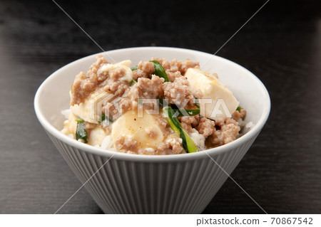 豆腐和碎肉soboro烤碗 豆腐和碎肉soboro烤碗 70867542