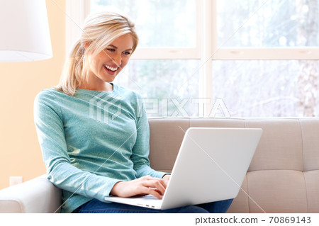 Young woman using her laptop Young woman using her laptop 70869143