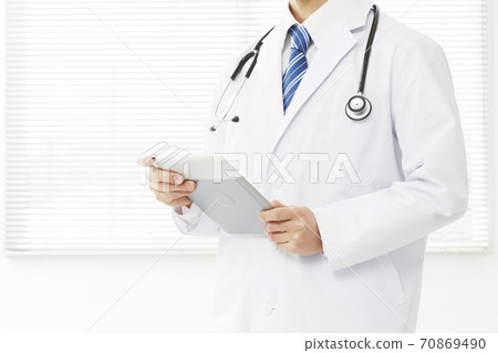 Doctor with tablet Doctor with tablet 70869490
