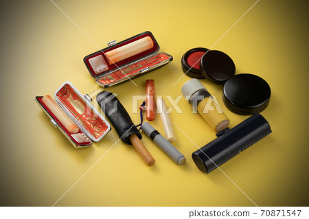 Image of worn-out stamp 70871547