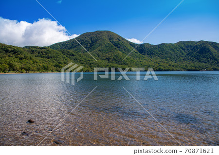 營地附近的縣立赤城公園赤城大沼風景初秋的風景 營地附近的縣立赤城公園赤城大沼風景初秋的風景 70871621