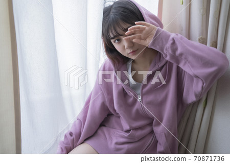 Young lady's portrait Young lady's portrait 70871736