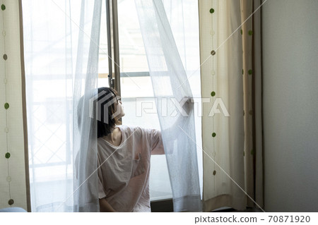 Young lady's portrait 70871920