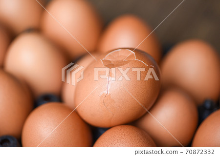 Fresh Chicken eggs with broken egg / 70872332