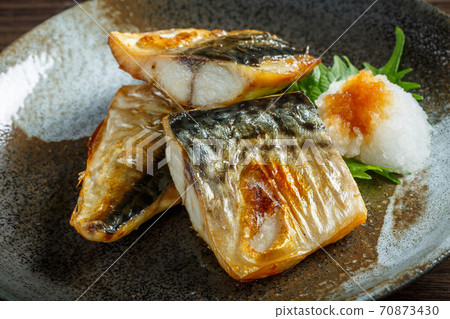 Grilled salt mackerel 70873430