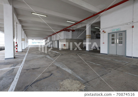 Modern cars parked inside, Yau ma tei Car Park Building 25 Oct 2020 Modern cars parked inside, Yau ma tei Car Park Building 25 Oct 2020 70874516