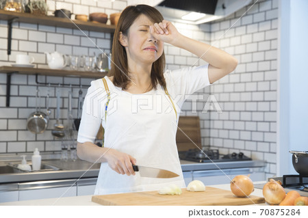 A woman with onions A woman with onions 70875284
