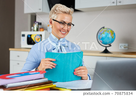 friendly teacher tutor explain rules, lessons at camera 70875834