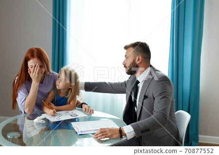 divorced single redhead mother with child get help by professional psychologist 70877552