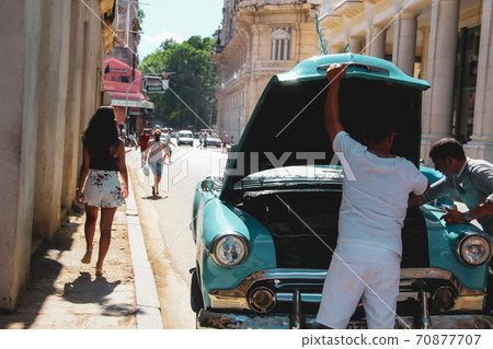 Woman walking at old sreets of Havana in Cuba 70877707