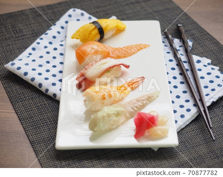 日本傳統食品壽司和壽司 70877782