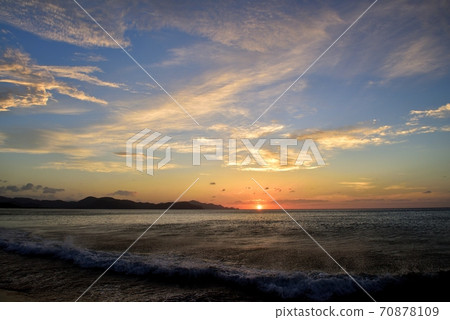 夕陽的晚霞在Ura 夕陽的晚霞在Ura 70878109