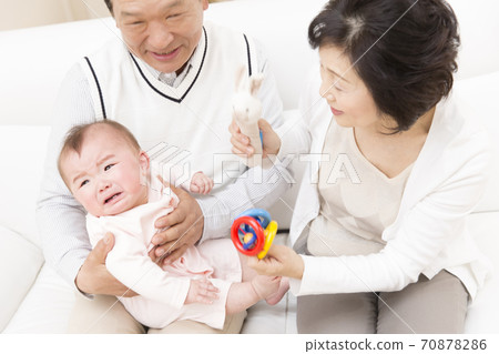 Grandparents playing with grandchildren Grandparents playing with grandchildren 70878286