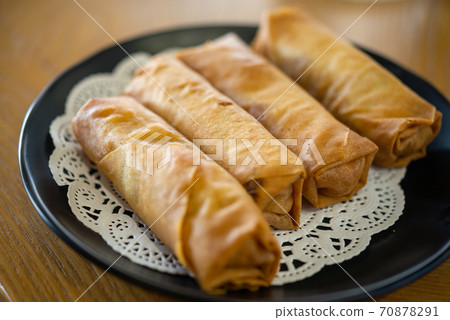 Spring roll  70878291