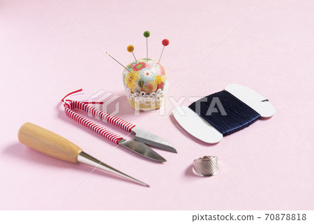 Cupcake-style pincushions and sewing tools Cupcake-style pincushions and sewing tools 70878818
