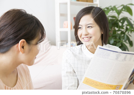 Women who talk 70878896