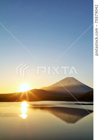 Fuji and New Year's light 70879042