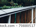 A simple wooden fence that can be rebuilt each time it breaks due to typhoon damage 70880517
