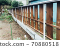 A simple wooden fence that can be rebuilt each time it breaks due to typhoon damage 70880518
