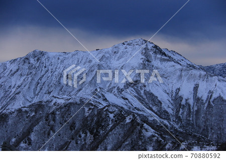 Northern Alps Mt. Tsubakuro Winter morning Scenery from Enzanso Mt. Otensho where the first snowfall freezes Northern Alps Mt. Tsubakuro Winter morning Scenery from Enzanso Mt. Otensho where the first snowfall freezes 70880592