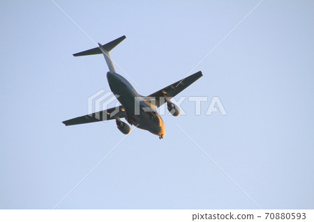 屬於鳥取縣美穗基地的空中自衛隊C-2運輸機在飛行訓練中 屬於鳥取縣美穗基地的空中自衛隊C-2運輸機在飛行訓練中 70880593