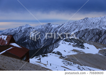 Northern Alps Mt. Tsubakuro Winter morning Scenery from Enzanso Mt. Jonen and Mt. Chogatake where the first snowfall freezes 70880600