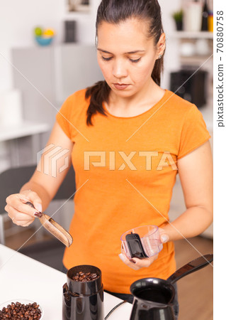 Using grinder to prepare the coffee Using grinder to prepare the coffee 70880758