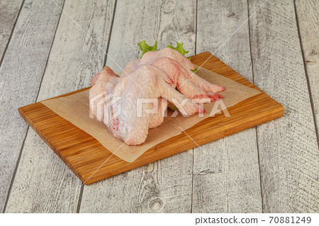 Raw chicken wings for cooking Raw chicken wings for cooking 70881249