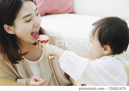 Parent and child playing with toys Parent and child playing with toys 70882470