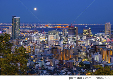 Kobe night view and mid-autumn moon at Suwayama Park, Chuo-ku, Kobe 70882800
