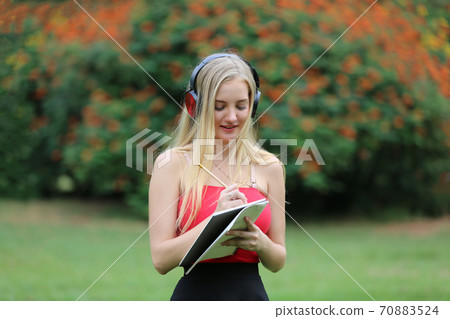 businesswoman, female, lady 70883524