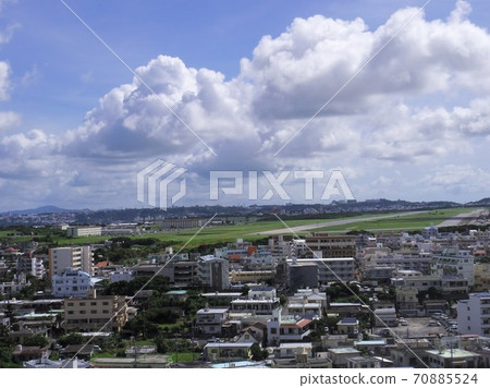 從霞子台公園the望台眺望的宜野灣市 70885524