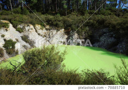 New Zealand Wai-O-Tapu Devil's Cave 70885710