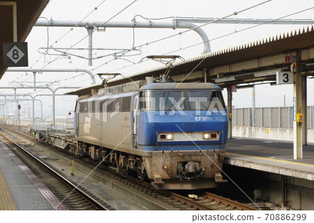 JR貨運EF200型電力機車經過加古川站 70886299