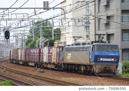 EF200 towed up freight train passing through Akashi Station 70886300
